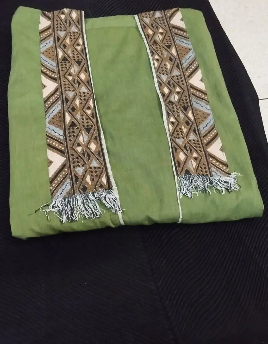 Shrug type abaya with motif work - Image 3